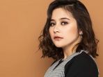Prilly Latuconsina Tiba-Tiba Unggah Foto Pakai Busana Muslim dan Berhijab, Netizen Mendoakan!