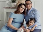 reisa-broto-asmoro-dan-keluarga_20180330_135305.jpg