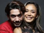 reza-rahadian-dan-adinia-wirasti_20170511_153703.jpg