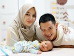 rezky-aditya-citra-kirana-dan-baby-athar-3.jpg