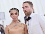 robert-pattinson-and-fka-twigs_20161002_222652.jpg