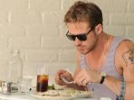 ryan-gosling-kepribadian-terlihat-dari-kebiasaan-makan-ilustrasi_20170307_182540.jpg