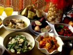 sajian-menu-makanan-di-hari-lebaran_20170625_081948.jpg