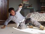 sean-penn-dalam-film-the-gunman.jpg