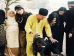 sebuah-keluarga-rayakan-lebaran-bersama-anjing_20170630_120638.jpg