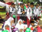 sejumlah-murid-duduk-di-pendestrian-kota-bogor-menunggu-kedatangan-raja-arab_20170301_132651.jpg