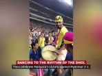 suporter-malaysia-memainkan-dhol_20170826_124458.jpg