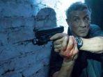 sylvester-stallone-sebagai-ray-breslin-di-film-escape-plan-the-extractors.jpg