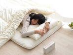 ternyata-tidur-di-lantai-punya-segudang-manfaat-kesehatan-menghindari-insomnia-hingga-anti-nyeri.jpg