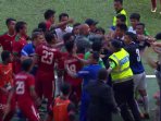 timnas-indonesia-melawan-timnas-kamboja-berakhir-ricuh_20170824_180506.jpg