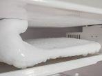 tips-mudah-bersihkan-bunga-es-yang-menumpuk-di-freezer-kulkas-anda.jpg