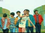 Ngakak So Hard! Anak-Anak Indonesia Ini Edit Video Berasa Syuting Sama BTS!
