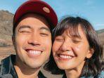 vidi-aldiano-dan-sheila-dara-menikmati-sunrise-di-gunung-bromo.jpg