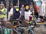 viral-suami-gowes-sepeda-ke-makkah-demi-temani-sang-istri-ibadah-haji.jpg