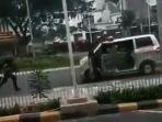 viral-video-ambulans-kabur-dikejar-hingga-ditembaki-polisi.jpg
