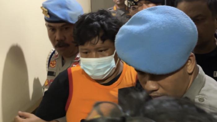 PELAKU PENGANIAYAAN - AN (36) Pendemo yang melakukan aksi penganiayaan terhadap seorang anggota polisi di Mamuju dibawa petugas masuk ke sel tahanan
