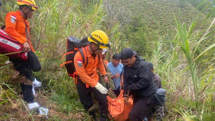Basarnas evakuasi jenazah lansia 75 tahun ditemukan meninggal di Bukit Nosu