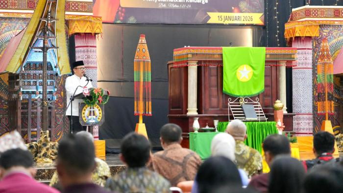 PERAYAAN NATAL - Gubernur Sulbar, Suhardi Duka menghadiri perayaan Natal Kerukunan Keluarga Toraja (KKT) Kabupaten Mamuju, Kamis (15/1/2026).