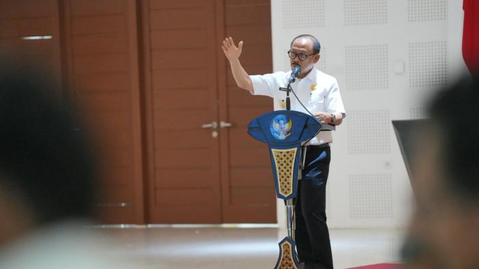 Gubernur Sulawesi Barat, Suhardi Duka, memberikan arahan pada Rapat Koordinasi Pimpinan