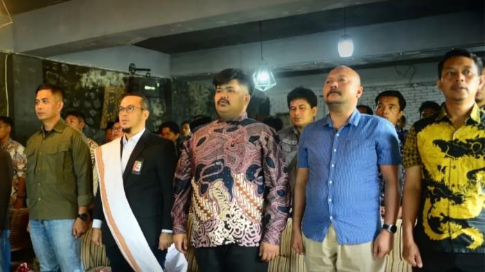 PELANTIKAN PERBAKIN - Ketua Perbakin Sulbar, Arsal Aras saat melantik pengurus Perbakin Mamasa di Anoa Hotel Kabupaten Mamasa, Provinsi Sulawesi Barat, Minggu (2/11/2025).