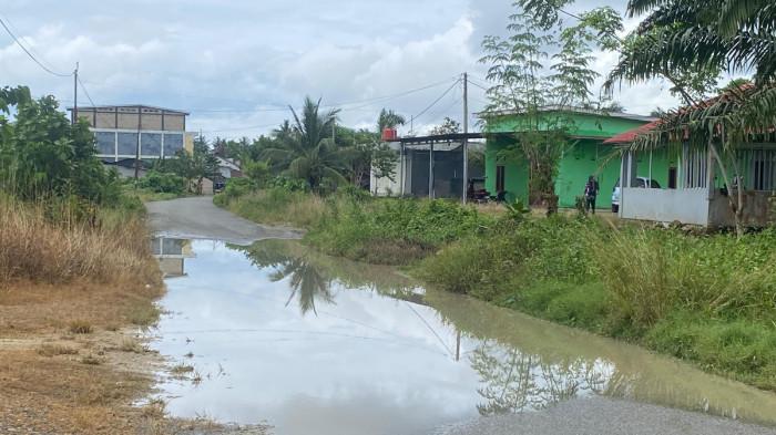 Kondisi jalan menuju pasar Smart Pasangkayu