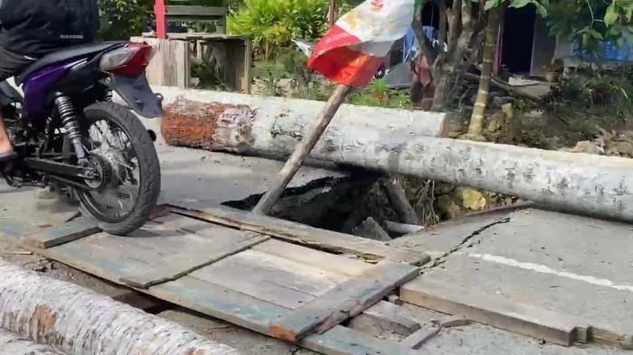 Kondisi jalan penghubung di Dusun Tobengo, Desa Ako, Kecamatan Pasangkayu