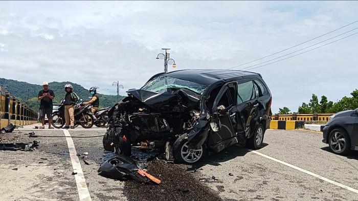 Kecelakaan di Arteri Mamuju, Kabid Riset Inovasi Bapperida Sulbar Tabrak Jembatan, Mobil Rusak Parah - Tribun-sulbar.com