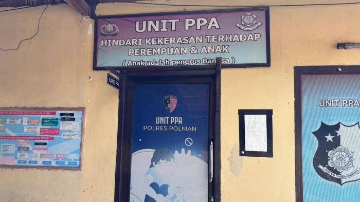 RUDAPAKSA -Ruang pemeriksaan Unit PPA Satreskrim Polres Polman Jl Ratulangi Kelurahan Pekkabata. Polisi menangkap lima pria pelaku tindak pidana pemerkosaan terhadap gadis di bawah umur inisial T (16) di Kabupaten Polman, Sulbar.