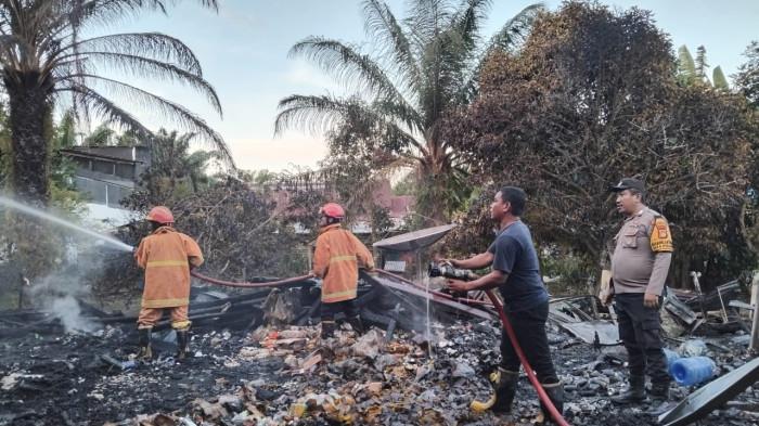 Rumah warga Nisman di Desa Pedanda, Kabupaten Pasangkayu, terbakar