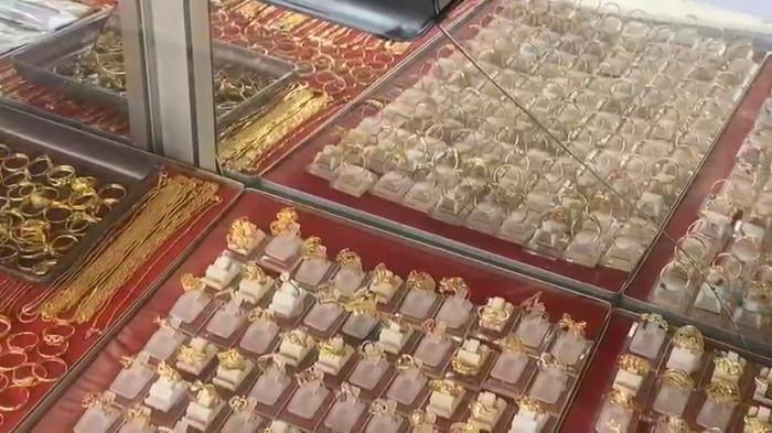 perhiasan emas di mateng