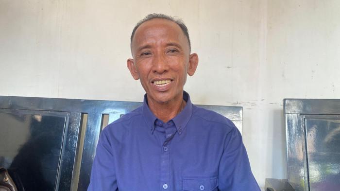 Wakil Ketua DPRD Pasangkayu, Hariman Ibrahim, saat ditemui di salah satu warkop di Pasangkayu. Ia merupakan nelayan yang kini menjabat sebagai unsur pimpinan DPRD Pasangkayu.