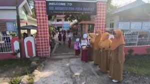 26-sekolah-di-wilayah-Kecamatan-Matakali-Kabupaten-Polman-sudah-dua-hari-tak-terima-MBG.jpg