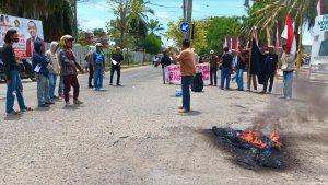 Aliansi-Kalukku-menggugat-saat-demo-perempatan-Jl-Ahmad-Kirang-Mamuju.jpg