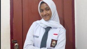 Aprilia-Arsi-Maharani-Siswi-SMA-Negeri-3-Majene.jpg