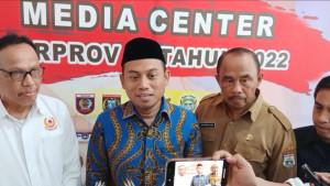 Bakal-Calon-Ketua-KONI-Sulbar-Syamsul-Samad-usai-menyerahkan-dokumen-pendaftaran.jpg