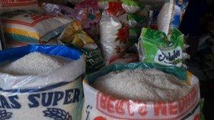 Beras-dijual-di-salah-satu-lapak-di-Pasar-Baru-Mamuju.jpg