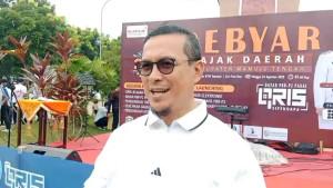 Bupati-Mamuju-Tengah-Arsal-Aras-saat-ditemui-di-kegiatan-launching-Gebyar-Pajak-Daerah.jpg