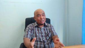 Direktur-Perumda-Majene-Moch-Luthfie-Nugraha-saat-ditemui-di-ruang-kerjanya.jpg