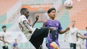 Gelandang-PSM-Makassar-Latyr-Fall.jpg