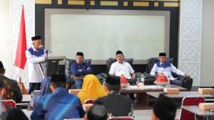 Gubernur-Sulawesi-Barat-Suhardi-Duka-resmi-melepas-20-kafilah-Sulbar.jpg