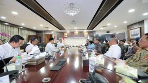 Gubernur-Sulbar-Suhardi-Duka-SDK-bertemu-dengan-Menteri-Sosial-RI-H-Saifullah-Yusuf-Gus-Ipul.jpg