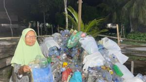 Ibu-Aulia-mengolah-sampah-plastik-jadi-usaha-bernilai-ekonomi-sirkular-berkat-PNM-Mekaar.jpg