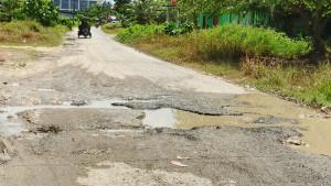 Jalan-rusak-Pasangkayu.jpg
