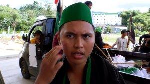 Kader-HMI-MPO-Mamuju-Hajril-saat-menunjukan-luka-lebam-pada-bagian-wajahnya.jpg