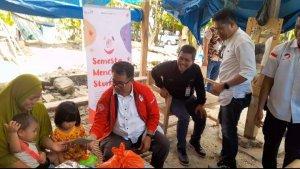 Kakak-asuh-Stunting-Sulbar-Akmal-Malik-menyalurkan-bantuan-di-Kecamatan-Sendana.jpg
