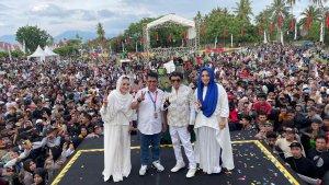Kampanye-Akbar-Besti-bersama-Soneta-Rhoma-Irama-di-Lapangan-Bumiayu.jpg<pf>Kampanye-Akbar-Besti-bersama-Soneta-Rhoma-Irama-di-Lapangan-Bumiayu-Polman.jpg<pf>Simulasi-conlos-Bebas-Siti-pada-kampanye-Akbar-di-Lapangan-Bumiayu.jpg<pf>Calon-Bupati-Polman-nomor-urut-2-Andi-Bebas-Manggazali-tampil-di-depan-ribuan-pendukung.jpg