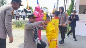 Kapolda-Sulbar-Irjen-Pol-Adi-Deriyan-Jayamarta-saat-tiba-di-Polres-Pasangkayu.jpg