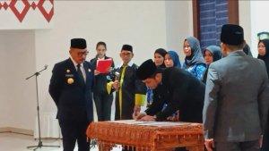 Kepala-Biro-Barjas-Muhammad-Yamin-saat-tanda-54.jpg