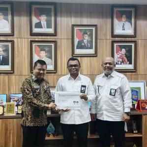 Kepala-DPKD-Sulbar-Mustari-Mula-audiensi-dan-silaturahmi-ke-Perpusnas-RI-di-Jakarta.jpg