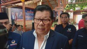 Ketua-DPW-Partai-NasDem-Sulbar-AAS-saat-hadiri-pelantikan-DPD-NasDem-Kabupaten-Majene.jpg